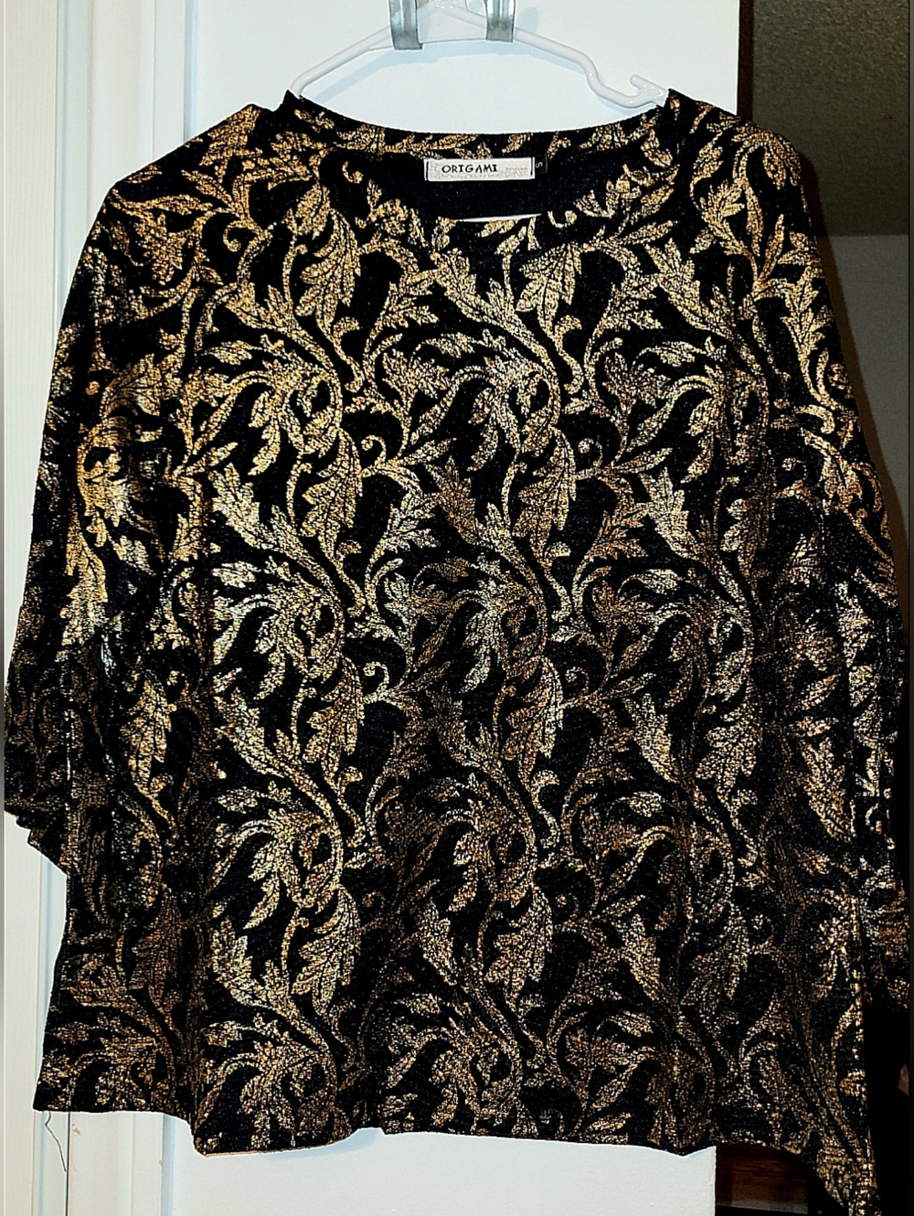 ORIGAMI Black & Gold Metallic Leaf Pattern Top